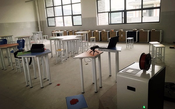 洋明達教育級3D打印機走進貴州高級中學(xué)