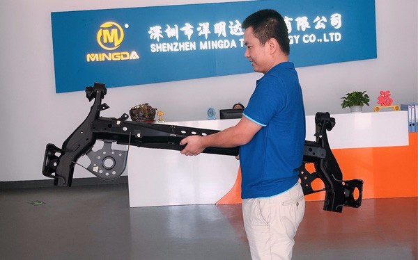 重磅新聞：洋明達3D打印機MD-666 1:1打印汽車保險杠，無縫組裝，模擬真實場景